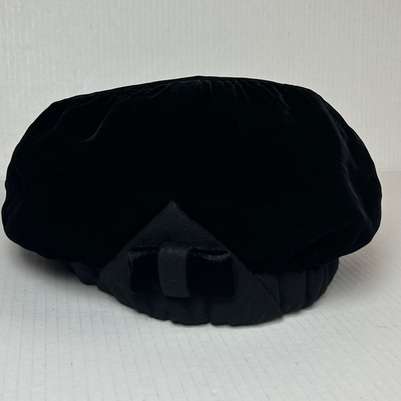 Christian Dior Women’s Vintage “Chapeaux” Black Velvet Beret. Pre-owned. - Picture 3 of 16